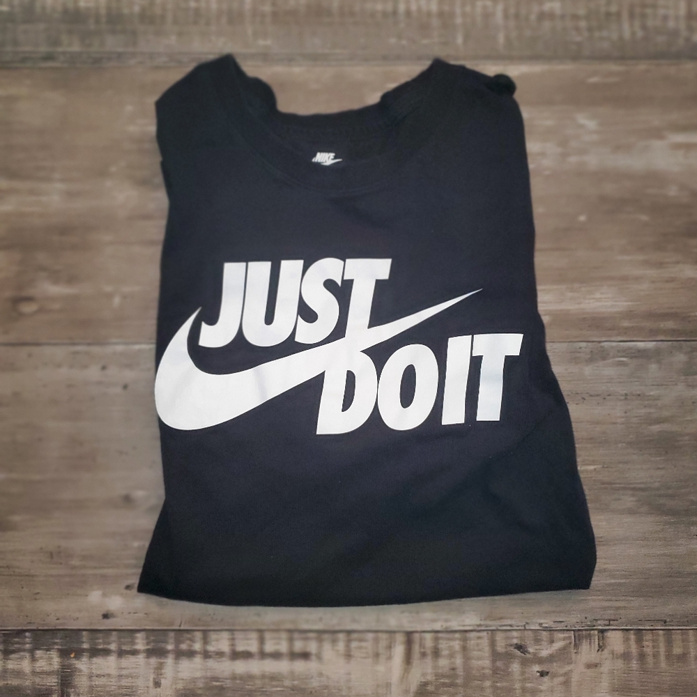 Men's nike shirt size Large